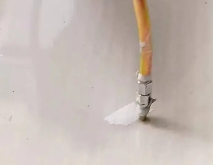 南通市瓷砖空鼓维修公司专业解答在瓷砖铺贴过程中，如果使用的砂料过粗（如全部使用了粗砂），可能会导致以下问题